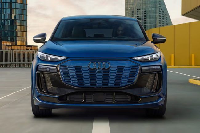 Digital Lighting Gives the SQ6 Sportback e-tron