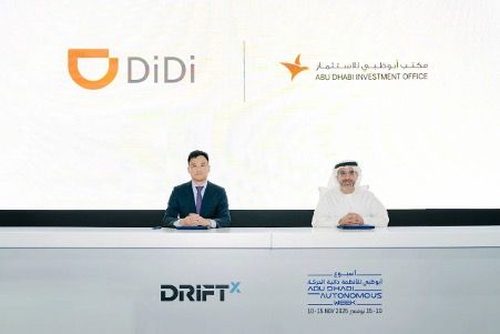DiDi Autonomous Driving and Abu Dhabi Investment Office representatives at the UAE Robotaxi partnership announcement.
