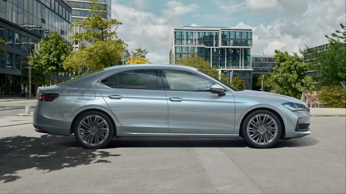 The Skoda Superb side view