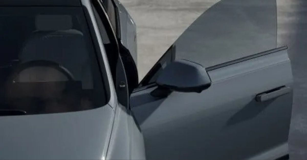 Hyundai Azera open door