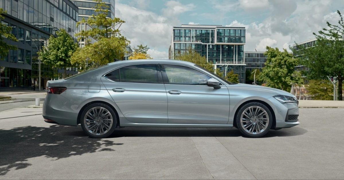 Skoda Superb side view