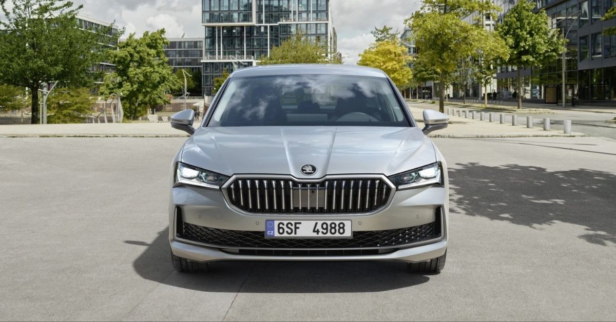 Skoda Superb front view