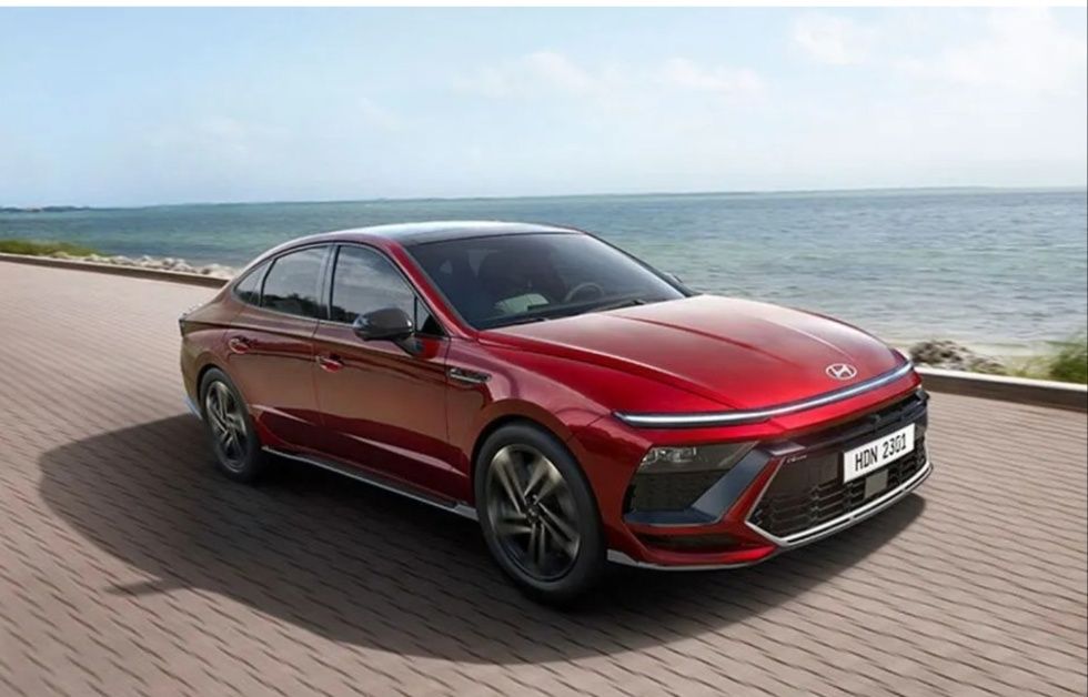  Hyundai Sonata front view
