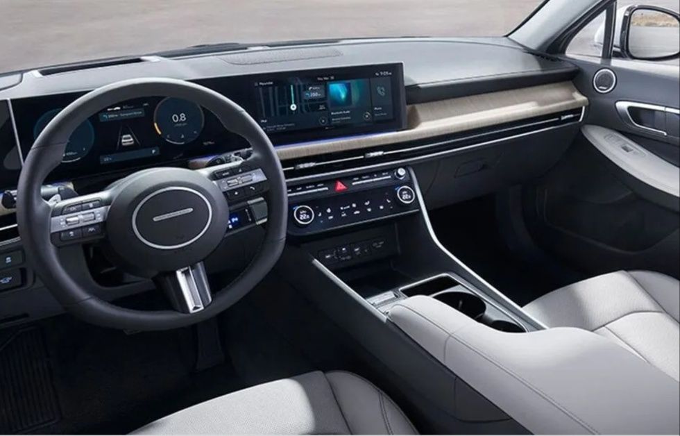  Hyundai Sonata interior