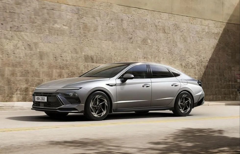  Hyundai Sonata side view