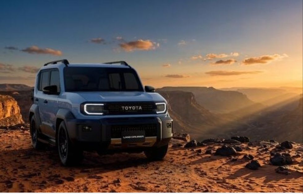 Toyota Land Cruiser FJ front view