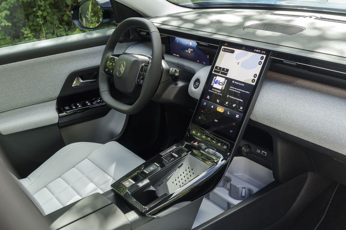 Citroën C5 Aircross interior with vertical touchscreen and premium comfort-focused cabin