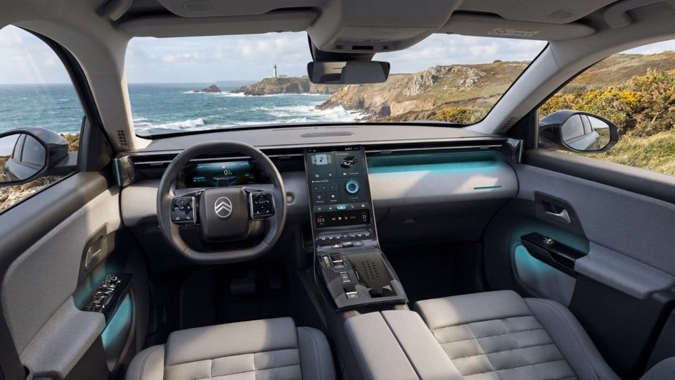 Citroën C5 Aircross dashboard overlooking a scenic coastal view