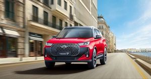 Chery Tiggo 7: Bold Exterior, Driver-Focused Cabin and Smart Tech Up Close