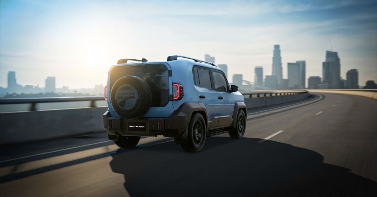 Toyota Land Cruiser FJ back view