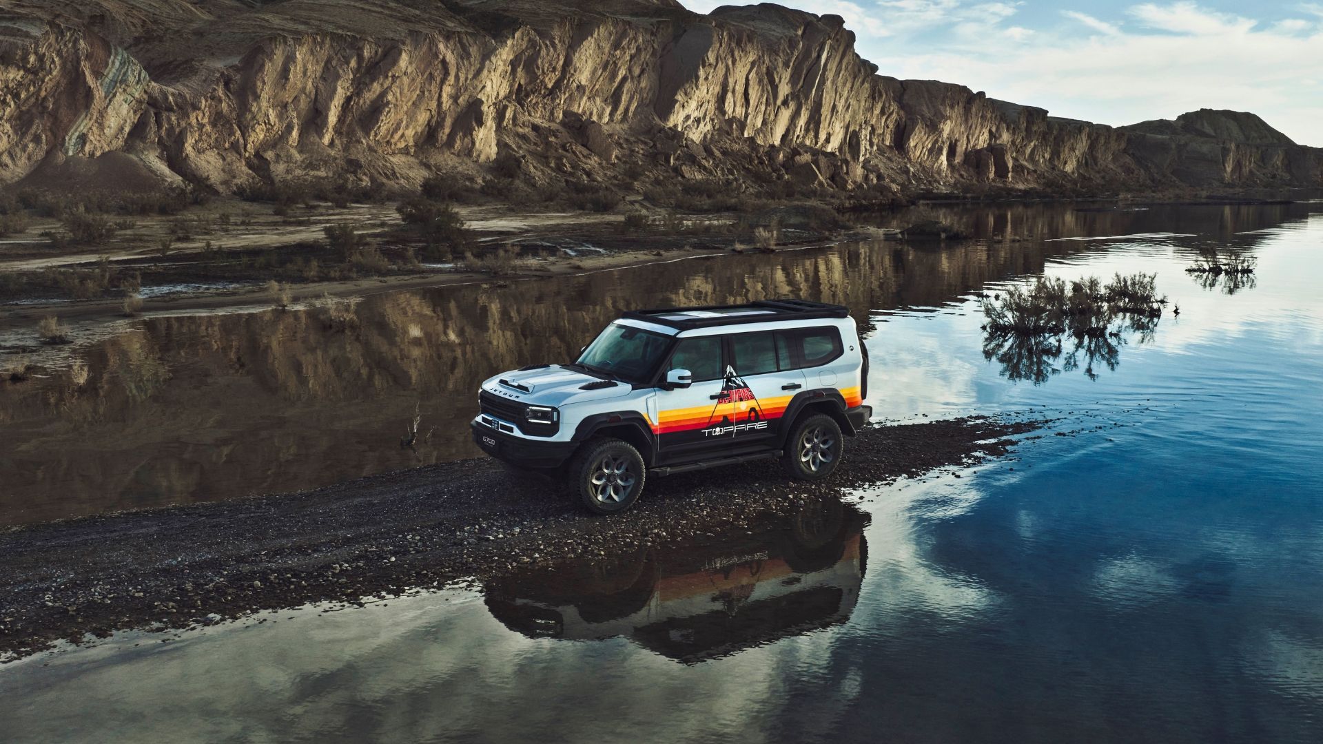 Jetour G700 TopFire exterior design with rugged body styling