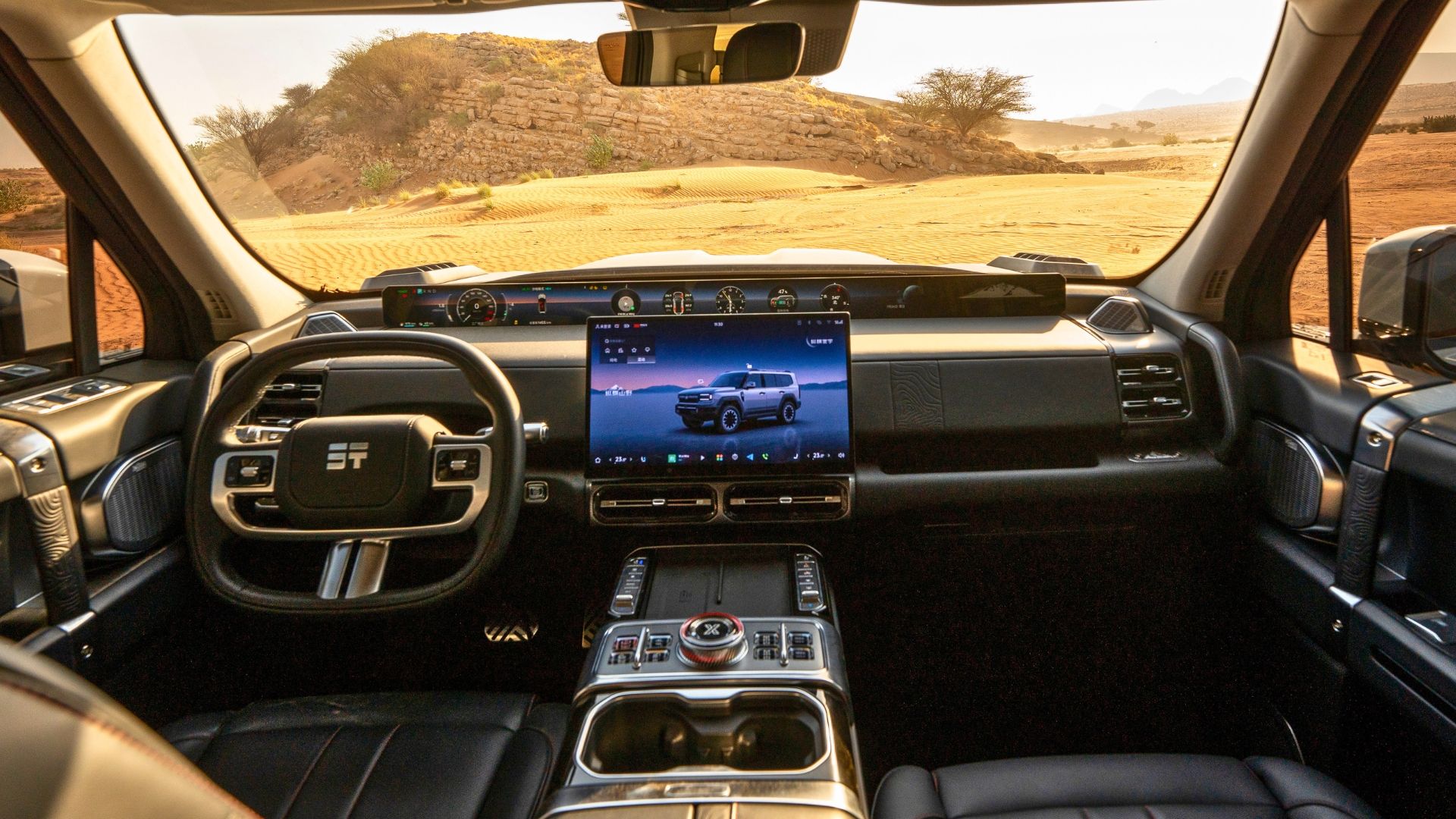 Jetour G700 TopFire dashboard with digital display and central touchscreen
