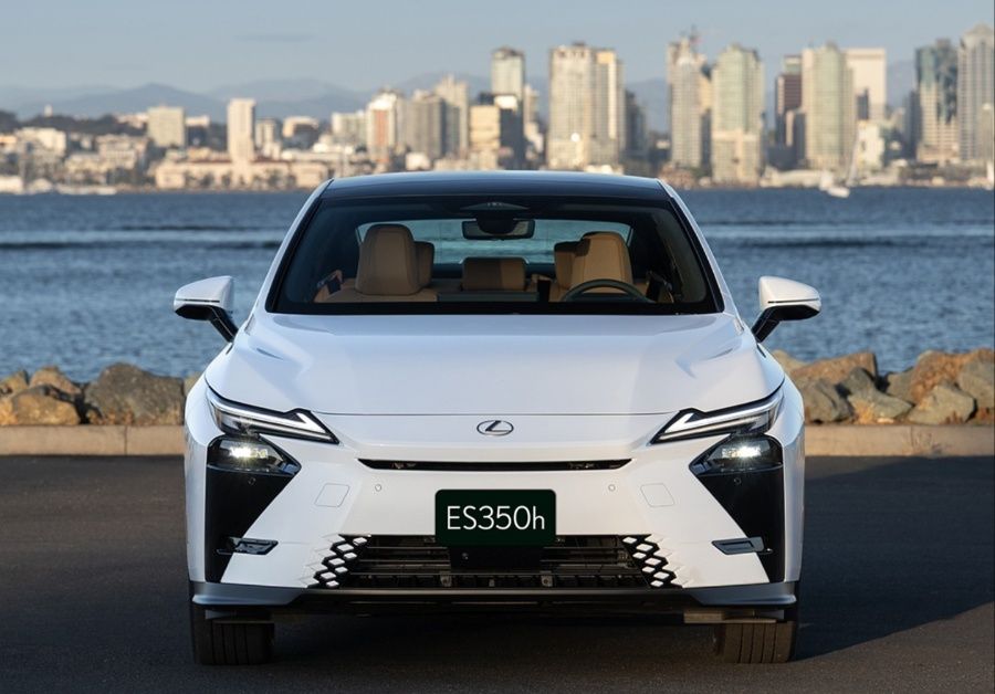 Lexus ES front view