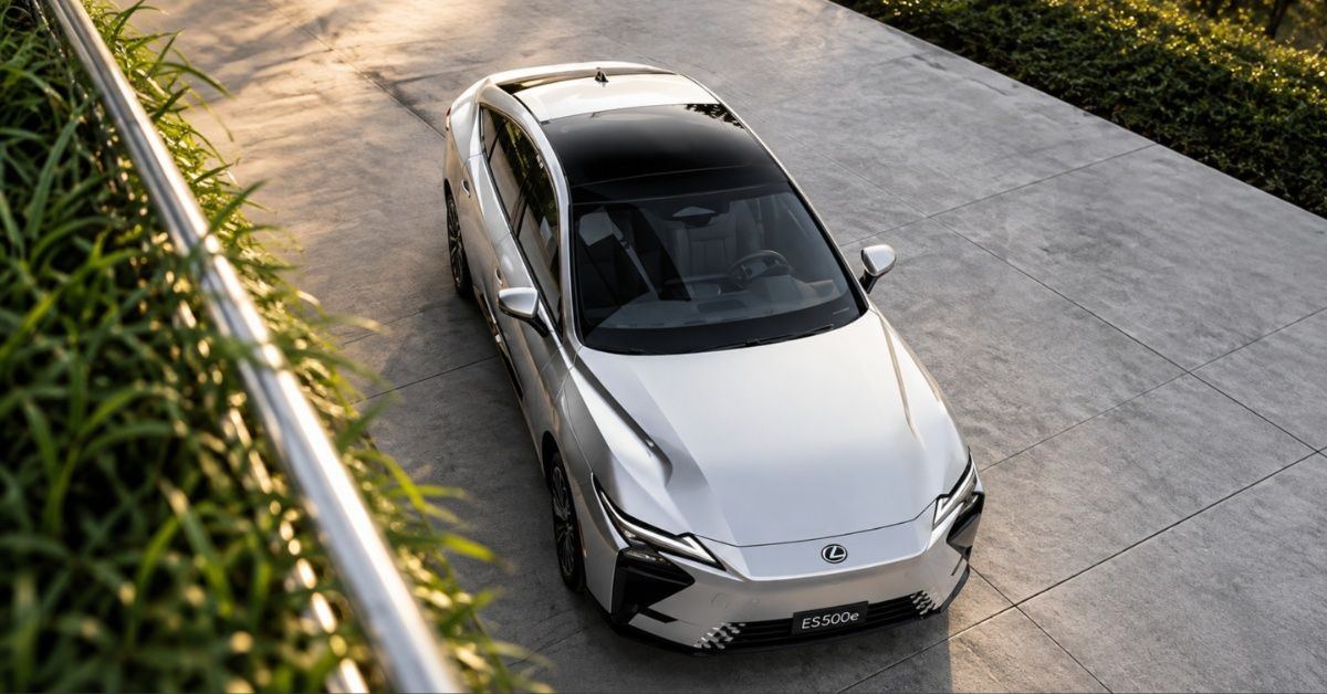 Lexus ES500e Exterior View