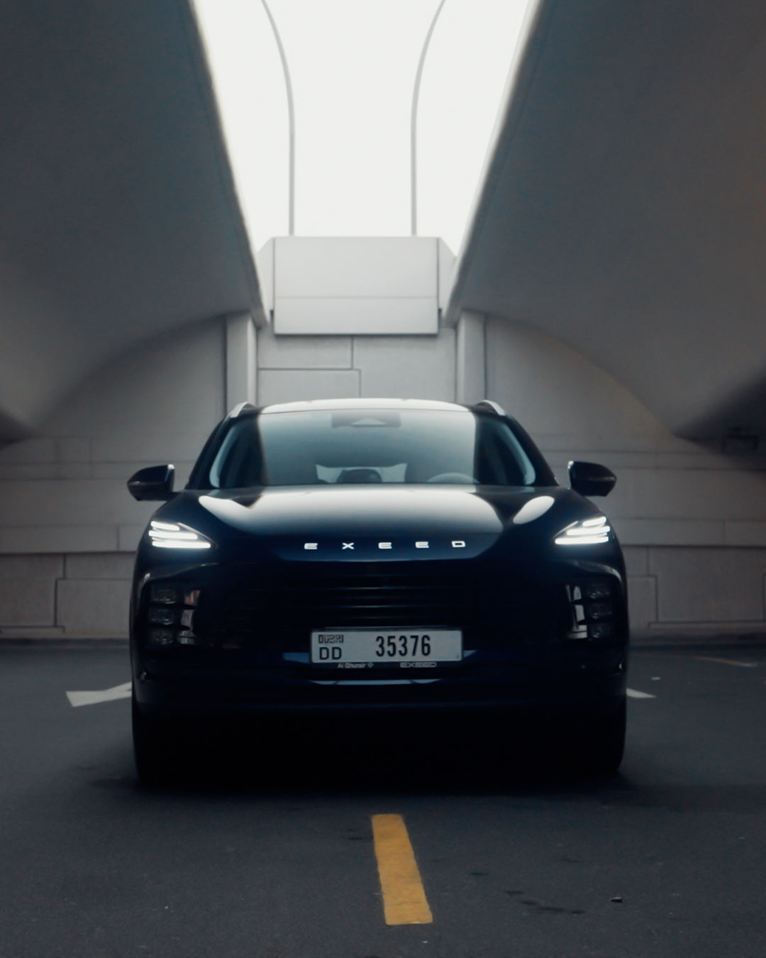 EXEED MX SUV front design with distinctive LED daytime running lights and bold grille
