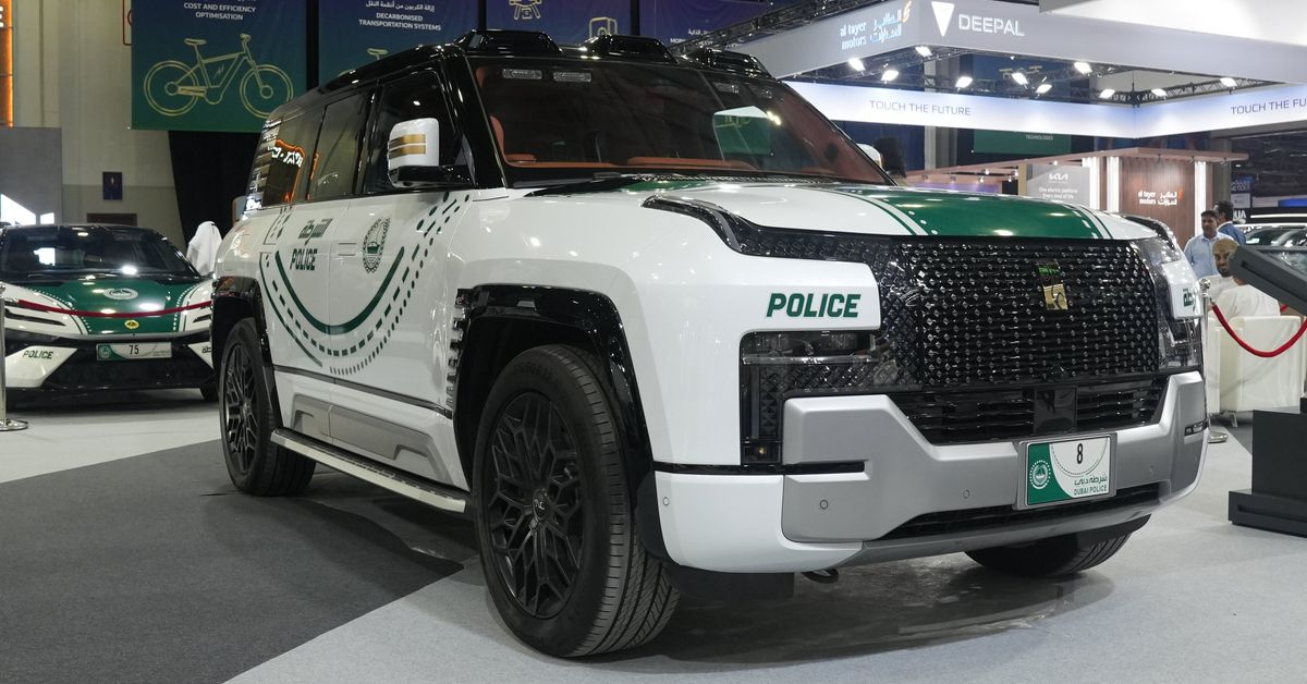 Yangwang U8 Joins Dubai Police Fleet: 1,197 hp EV Patrol at Burj Khalifa